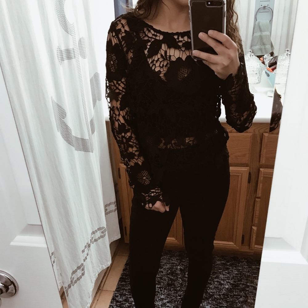 Black Floral Lace Long-Sleeve
